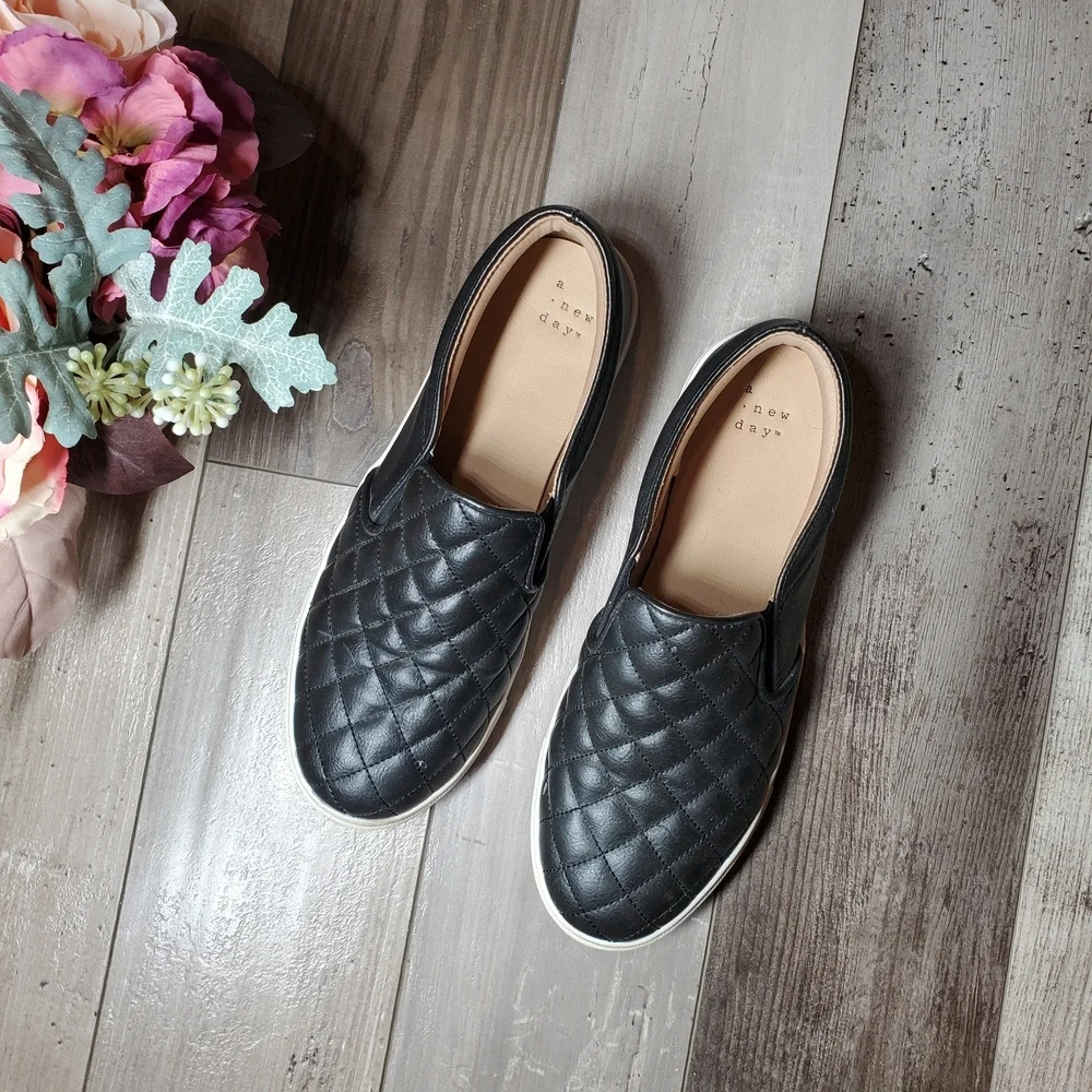 a new day Black Quilted Women's Reese Loafer Sneakers Size 7 1/2